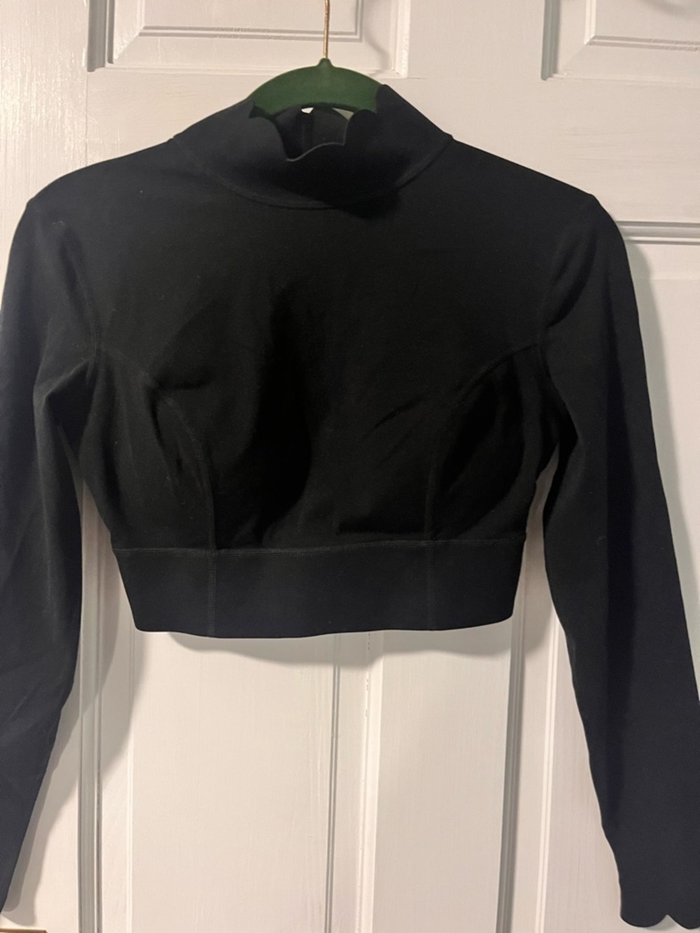 WISKII Black Scalloped Long-Sleeve Crop Top size M - Picture 2 of 4